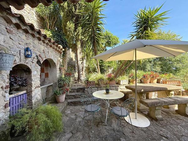 Solliès-Ville! Maison de charme de 130 m2 sur terrain de 376 m2 avec vue imprenable!