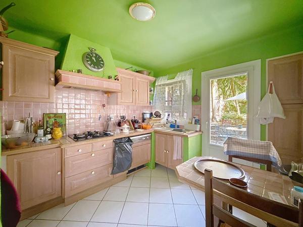 Solliès-Ville! Maison de charme de 130 m2 sur terrain de 376 m2 avec vue imprenable!