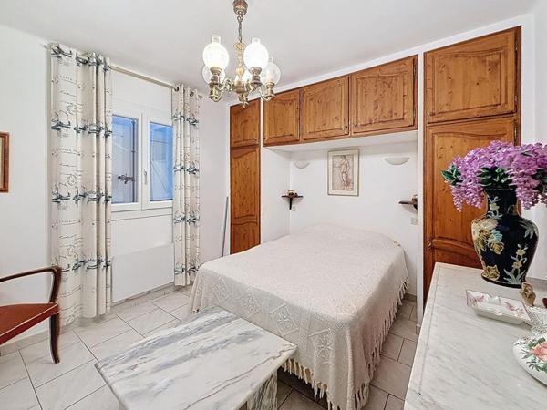 Solliès-Ville! Maison de charme de 130 m2 sur terrain de 376 m2 avec vue imprenable!