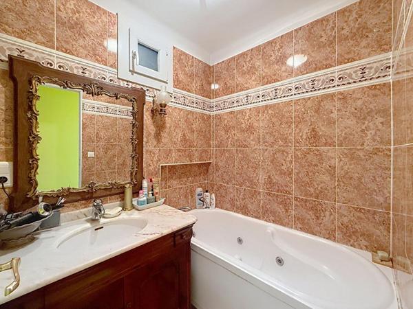 Solliès-Ville! Maison de charme de 130 m2 sur terrain de 376 m2 avec vue imprenable!