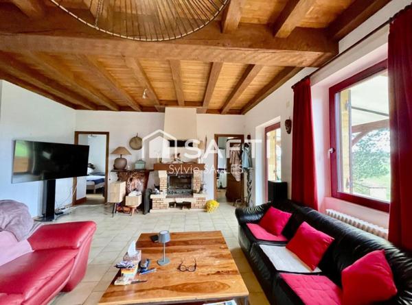 Maison avec piscine à environ 25 km de Sarlat