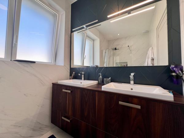 Magnifique maison de ville - 3 Chambres Potentiellement 4 avec Garage