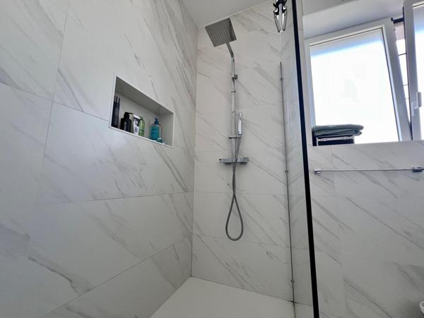 Magnifique maison de ville - 3 Chambres Potentiellement 4 avec Garage