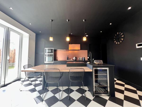 Magnifique maison de ville - 3 Chambres Potentiellement 4 avec Garage