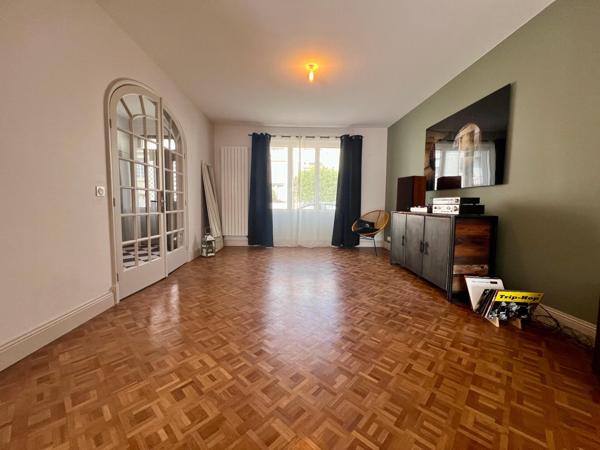 Magnifique maison de ville - 3 Chambres Potentiellement 4 avec Garage