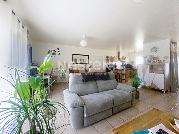 Maison A vendre Champagnes Les Marais- 4 chambres- garage -jardin clos