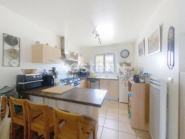 Maison A vendre Champagnes Les Marais- 4 chambres- garage -jardin clos