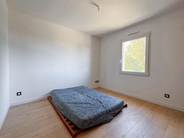 Maison contemporaine de 7 pièces d'environ 165 m² avec un terrain 1200 m² Les Garennes Sur Loire  à seulement 10 minutes au sud d'Angers