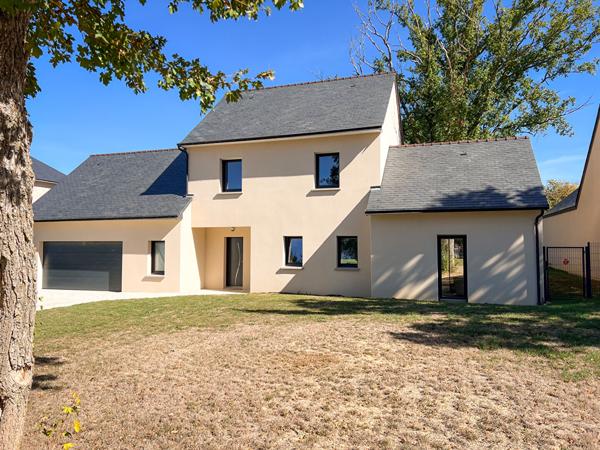 Maison contemporaine de 7 pièces d'environ 165 m² avec un terrain 1200 m² Les Garennes Sur Loire  à seulement 10 minutes au sud d'Angers