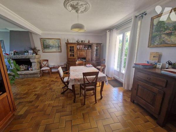 A Vendre à Quimper, dans le quartier d'Ergué-Armel , en impasse, belle maison traditionnelle de...