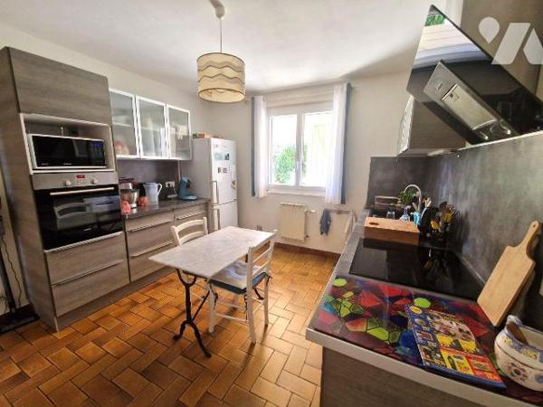 A Vendre à Quimper, dans le quartier d'Ergué-Armel , en impasse, belle maison traditionnelle de...