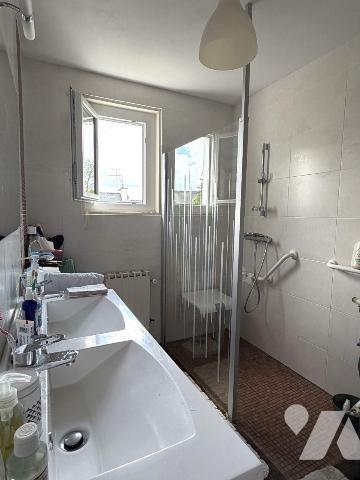 A Vendre à Quimper, dans le quartier d'Ergué-Armel , en impasse, belle maison traditionnelle de...
