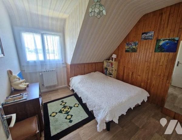 A Vendre à Quimper, dans le quartier d'Ergué-Armel , en impasse, belle maison traditionnelle de...