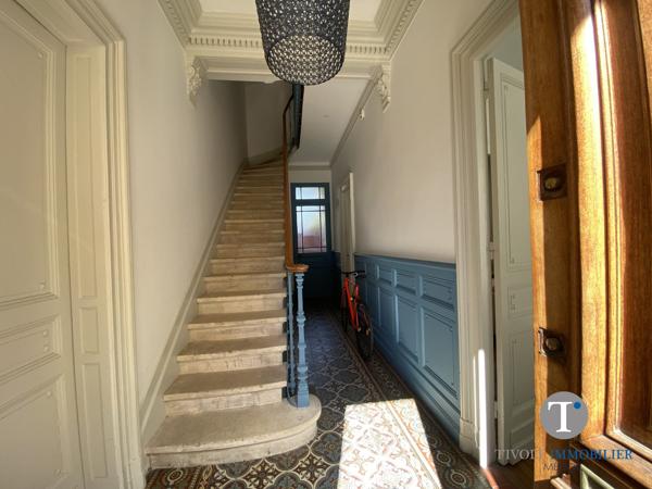 BORDEAUX-Saint Seurin/Fondaudège/Marché de Lerme-Immeuble pierre 233m2