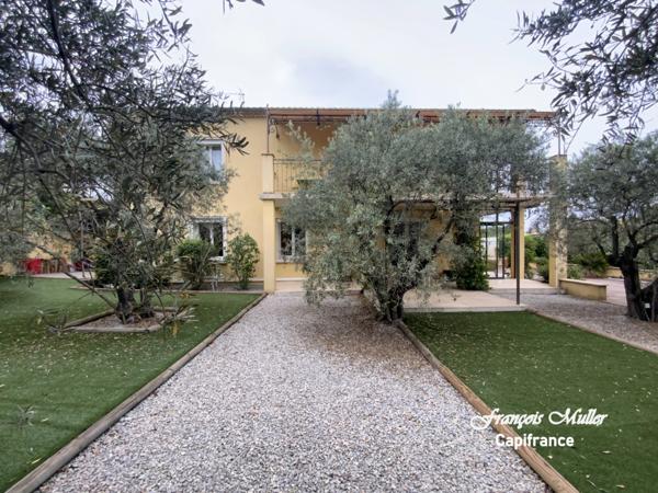 Appartement T4 96 m2 avec jardin au rez-de-chaussée d'une villa