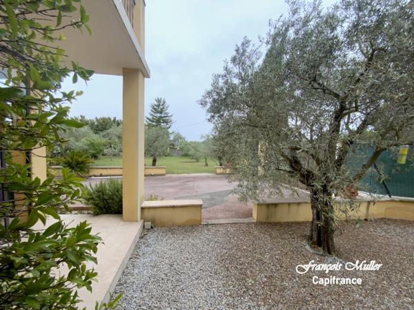 Appartement T4 96 m2 avec jardin au rez-de-chaussée d'une villa