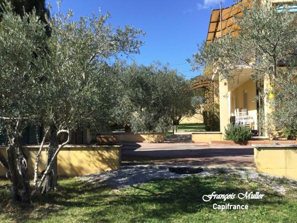 Appartement T4 96 m2 avec jardin au rez-de-chaussée d'une villa