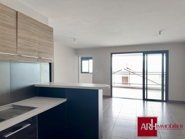 Bel appartement F3 Rampes de St François vue Océan