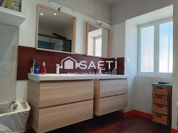 Buxy, jolie maison en pierre  au calme avec vue