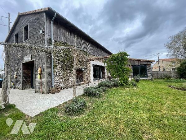 À VENDRE – Propriété en pierre rénovée – 195 m² habitables – Terrain > 1 hectare