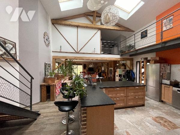 À VENDRE – Propriété en pierre rénovée – 195 m² habitables – Terrain > 1 hectare