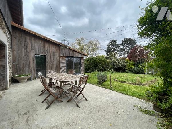 À VENDRE – Propriété en pierre rénovée – 195 m² habitables – Terrain > 1 hectare