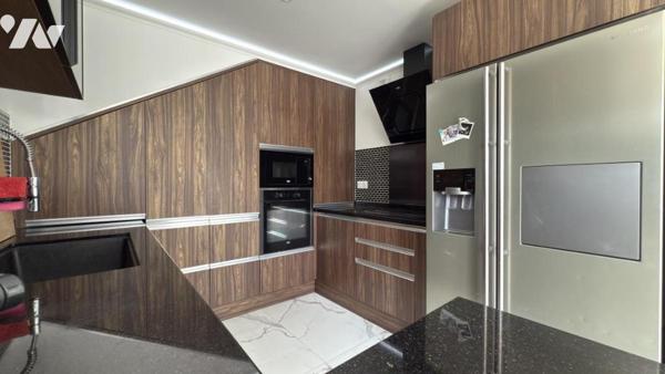 LE MUY - Villa récente aux volumes généreux et à l’architecture fonctionnelle