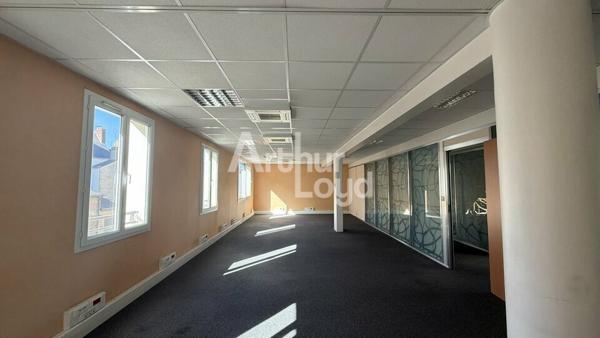 À LOUER : PLATEAU DE BUREAUX DE 695 M² DIVISIBLE À PARTIR DE 286 M² - 10 STATIONNEMENTS - GARE NORD LE MANS