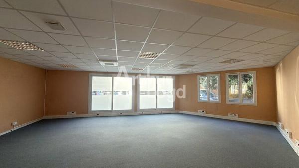 À LOUER : PLATEAU DE BUREAUX DE 695 M² DIVISIBLE À PARTIR DE 286 M² - 10 STATIONNEMENTS - GARE NORD LE MANS