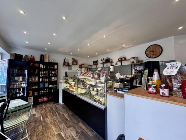 Fonds De Commerce
        
        - 70 m² Exclusivité 165 000 € *