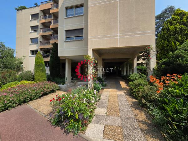 3 P 86 m² + loggias au calme avec vue proche village.
