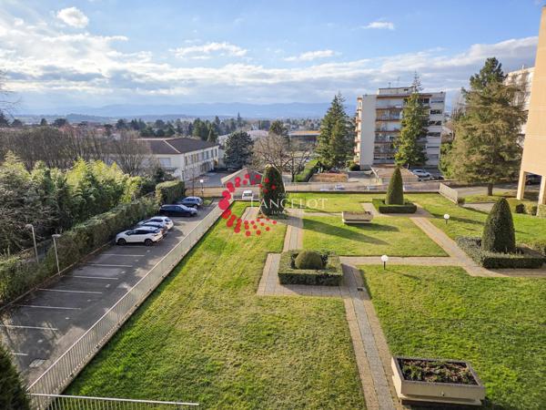 3 P 86 m² + loggias au calme avec vue proche village.