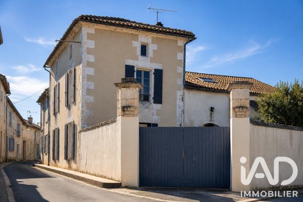 Maison à vendre 10 pièces 264 m² Hiersac