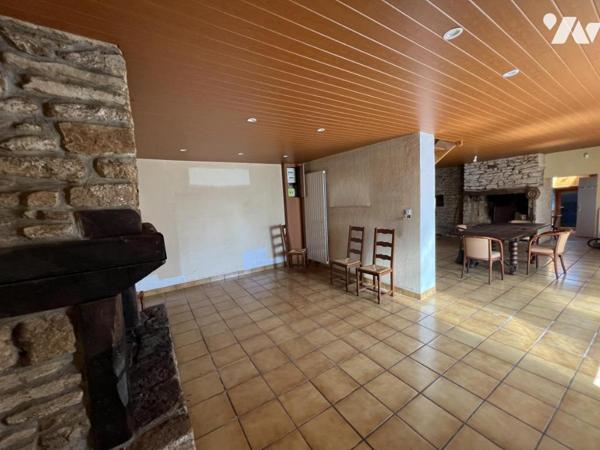 RIANTEC au bourg maison type longère T5 garage terrain 314 M²