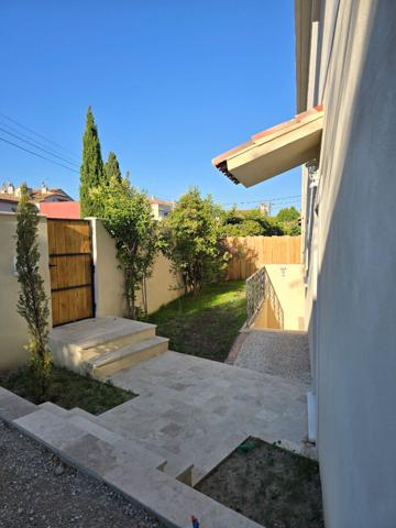 Maison à louer de type 6 pièces avec jardin et piscine à Marseille quartier Saint Barnabé (13012)