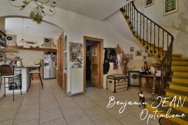 SÉRIGNAN – Au cœur du village, charmante maison de maître de 222 m² exploitée en chambres d'hôtes