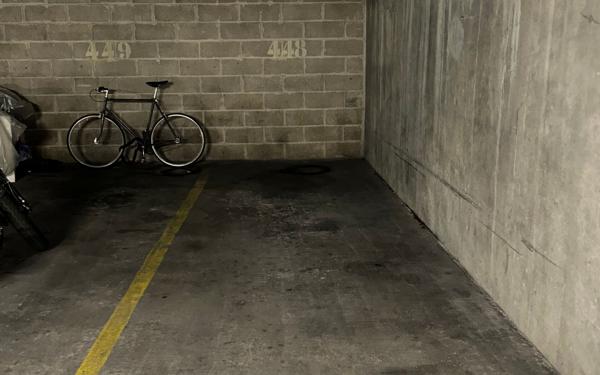 Stationnement à louer    Paris 11