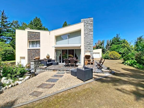 Propriété d’exception à Lannion – Maison d’architecte au cœur d’un parc d’un hectare avec étang