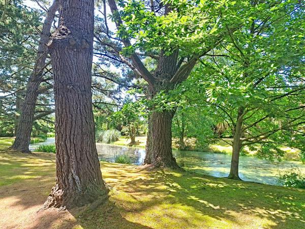 Propriété d’exception à Lannion – Maison d’architecte au cœur d’un parc d’un hectare avec étang