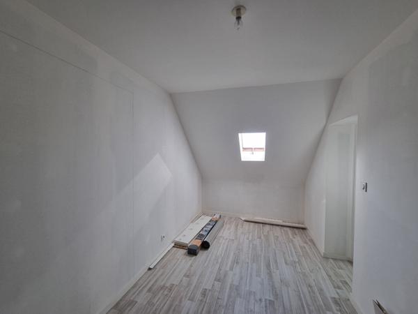 A vendre Maison BETTON, 143m², plus de 400m² de parcelle exposée SUD sans vis-à-vis, 5 chambres dont 2 au rez-de-chaussée, proximité immédiate du centre et de la gare