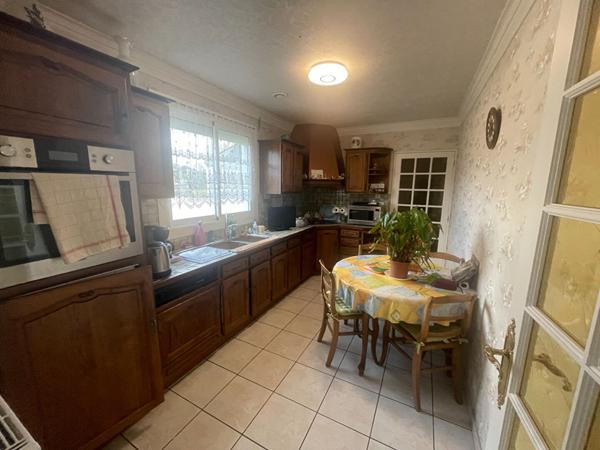 A vendre Maison BETTON, 143m², plus de 400m² de parcelle exposée SUD sans vis-à-vis, 5 chambres dont 2 au rez-de-chaussée, proximité immédiate du centre et de la gare