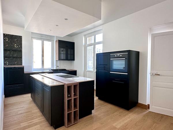 APPARTEMENT 3 PIÈCES 78 M²  - CHARME DE L'ANCIEN ET EMPLACEMENT D'EXCEPTION