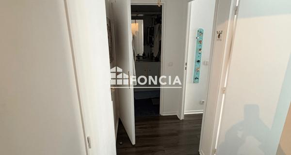 Location Appartement 3 pièces 69.81 m² - Le Plessis-robinson 92350