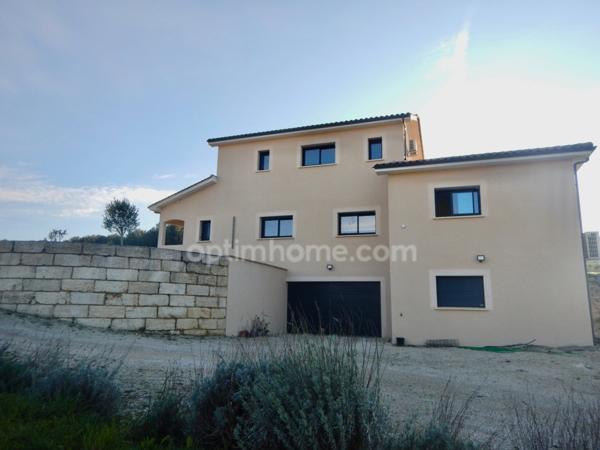 Maison de 200 m2 habitables avec piscine chauffée située à 10 minutes de PERIGUEUX.