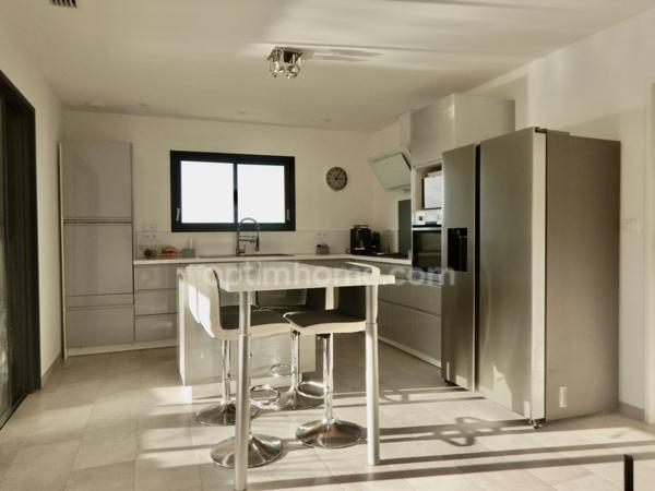 Maison de 200 m2 habitables avec piscine chauffée située à 10 minutes de PERIGUEUX.