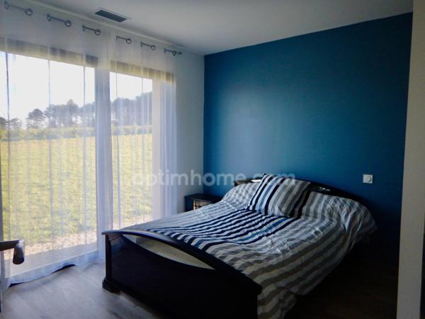 Maison de 200 m2 habitables avec piscine chauffée située à 10 minutes de PERIGUEUX.