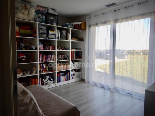 Maison de 200 m2 habitables avec piscine chauffée située à 10 minutes de PERIGUEUX.