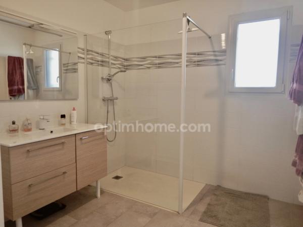 Maison de 200 m2 habitables avec piscine chauffée située à 10 minutes de PERIGUEUX.