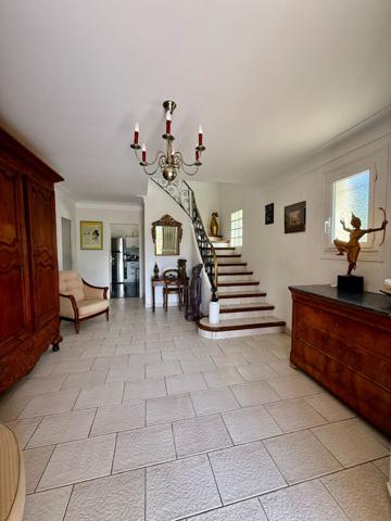 PRADES- Maison 7 pièce(s), parc, piscine, 4 faces