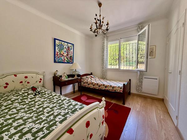 PRADES- Maison 7 pièce(s), parc, piscine, 4 faces